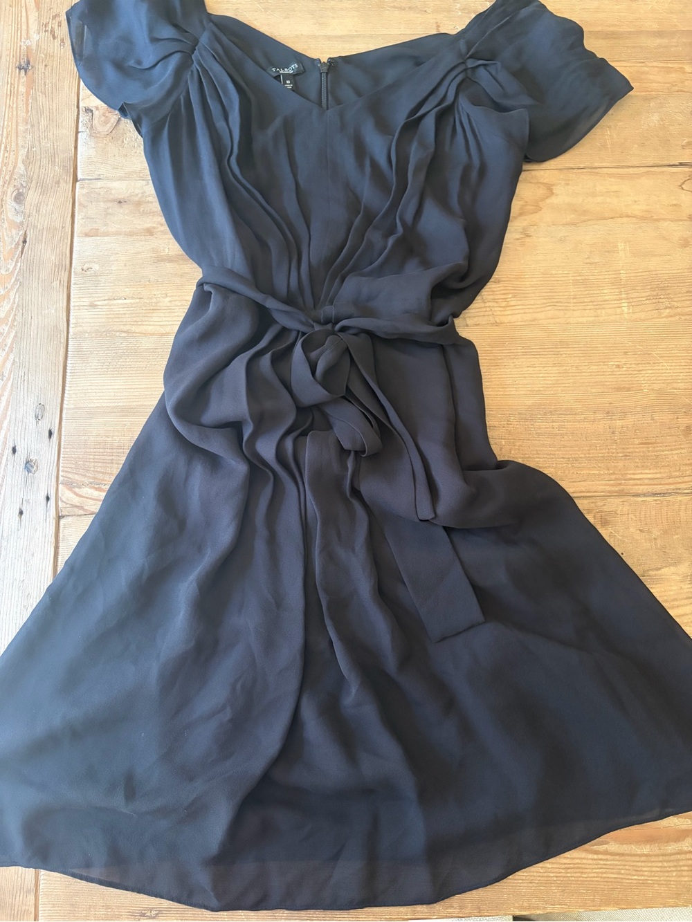 100% silk Talbots Women’s Black Tie-Waist Dress